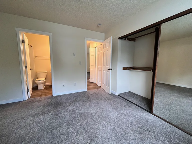 607 S 152nd St #8 — Photo 7