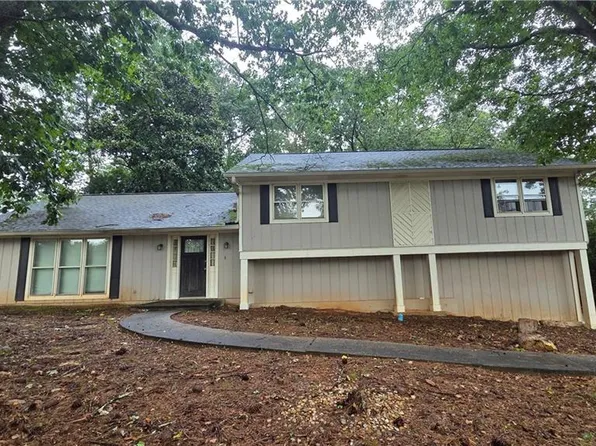5251 Greenpoint Dr, Stone Mountain, GA 30088