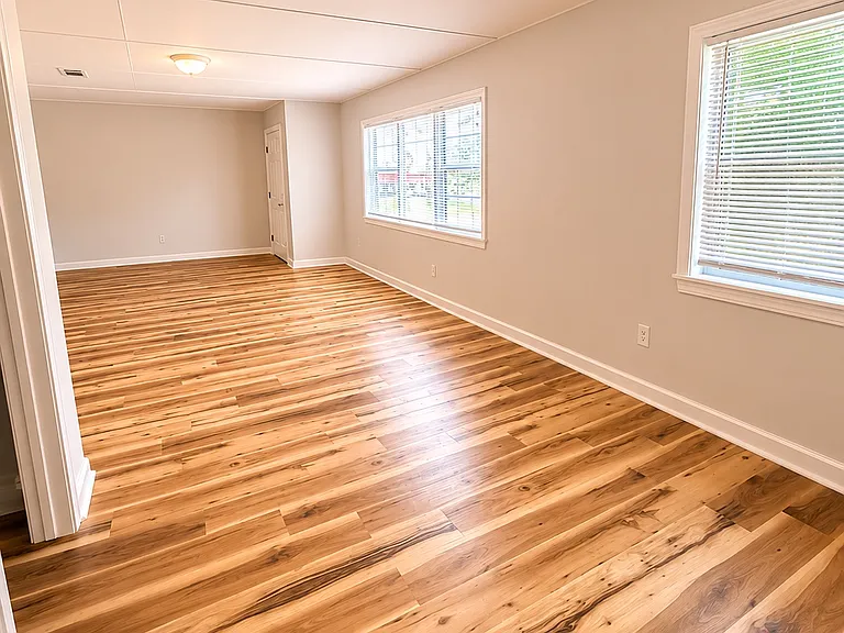 3920 Oaklawn Dr — Photo 3