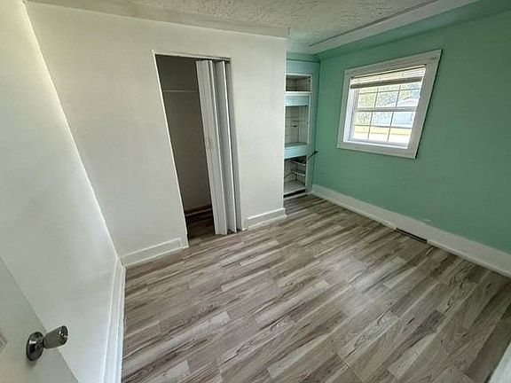 4th image of 601 W 5th St