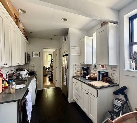 3rd image of 531 Bergen St APT 2L