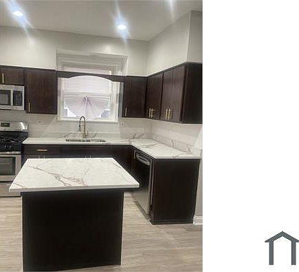 5th image of 7938 S Loomis Blvd