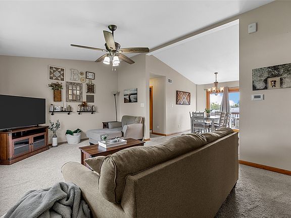 3rd image of 101 Bear Creek Ct