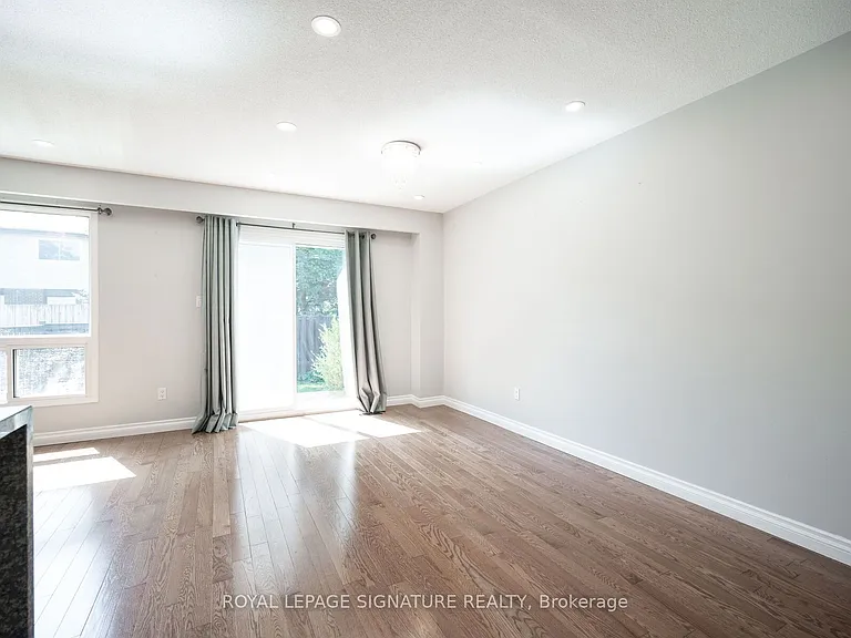 447 Ontario St N — Photo 5