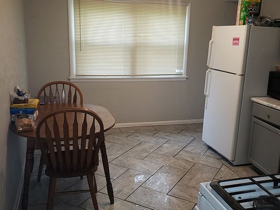 3rd image of 16061 Avalon Ave