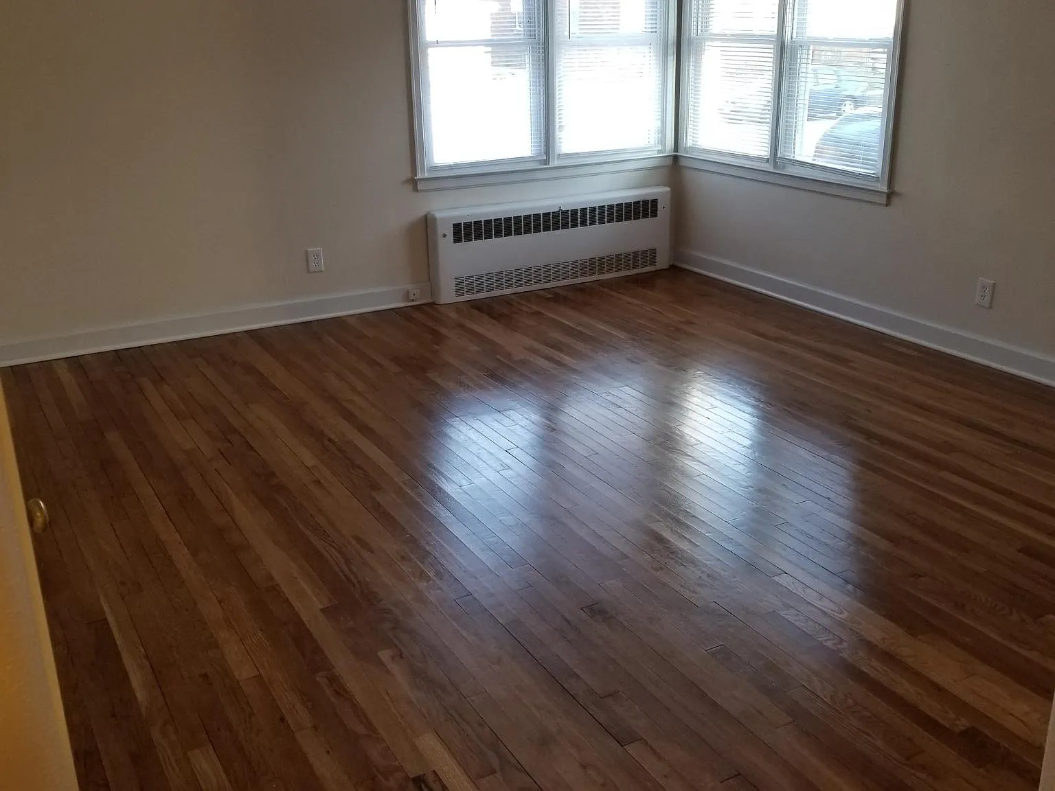 712 N Gardiner Ave — Photo 2