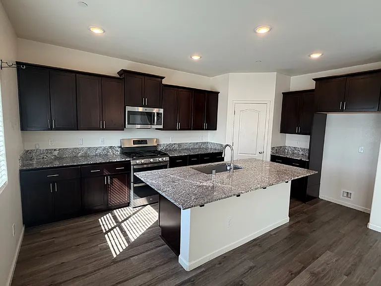 4265 Freemark Ave — Photo 5