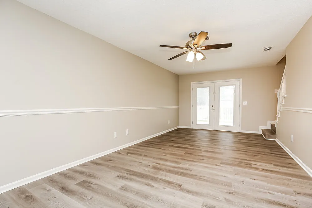 3 bed, 2.0 bath, 1561 sqft, $2,145 — Photo 4