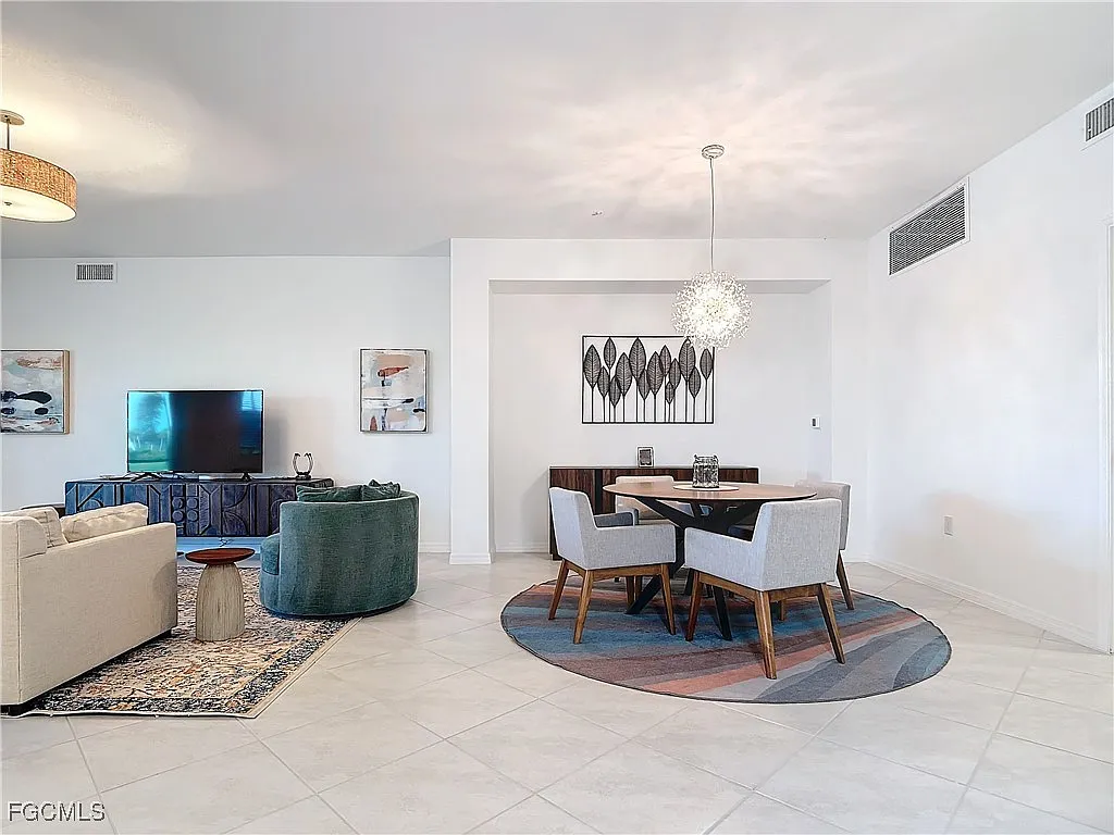 3 bed, 2.0 bath, 1741 sqft, $7,500 — Photo 4
