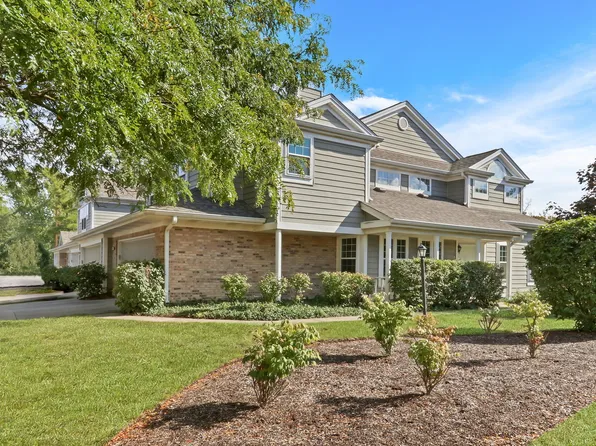 211 Woodstone Dr, Buffalo Grove, IL 60089