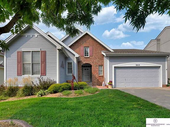 2nd image of 2618 Tulip Ln