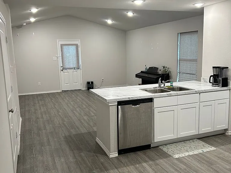 602 Clear Creek Ct — Photo 5