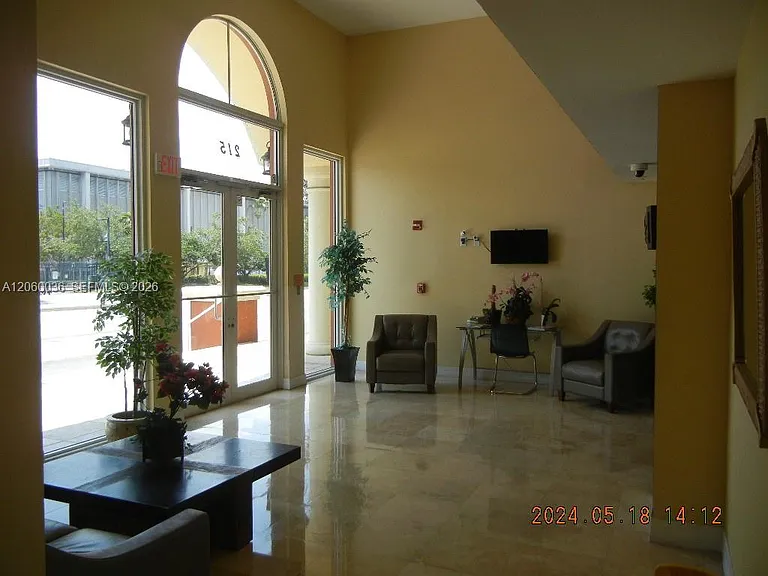 215 SW 42nd Ave #1007 — Photo 6