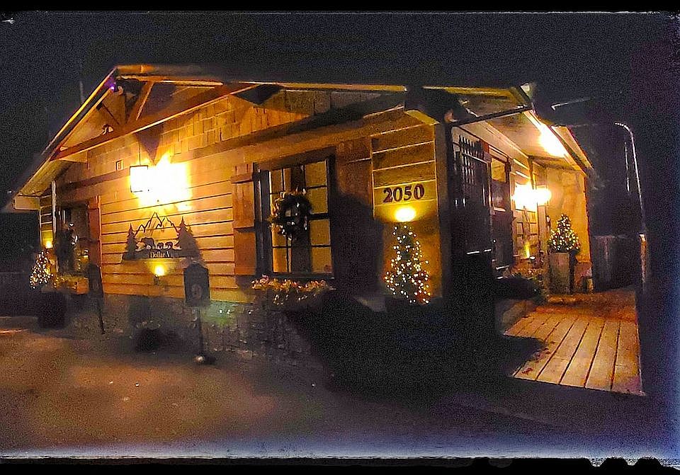1st image of 2050 Luzerne Dr
