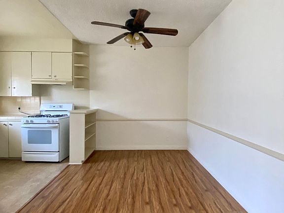 4th image of 717 N Sycamore Ave