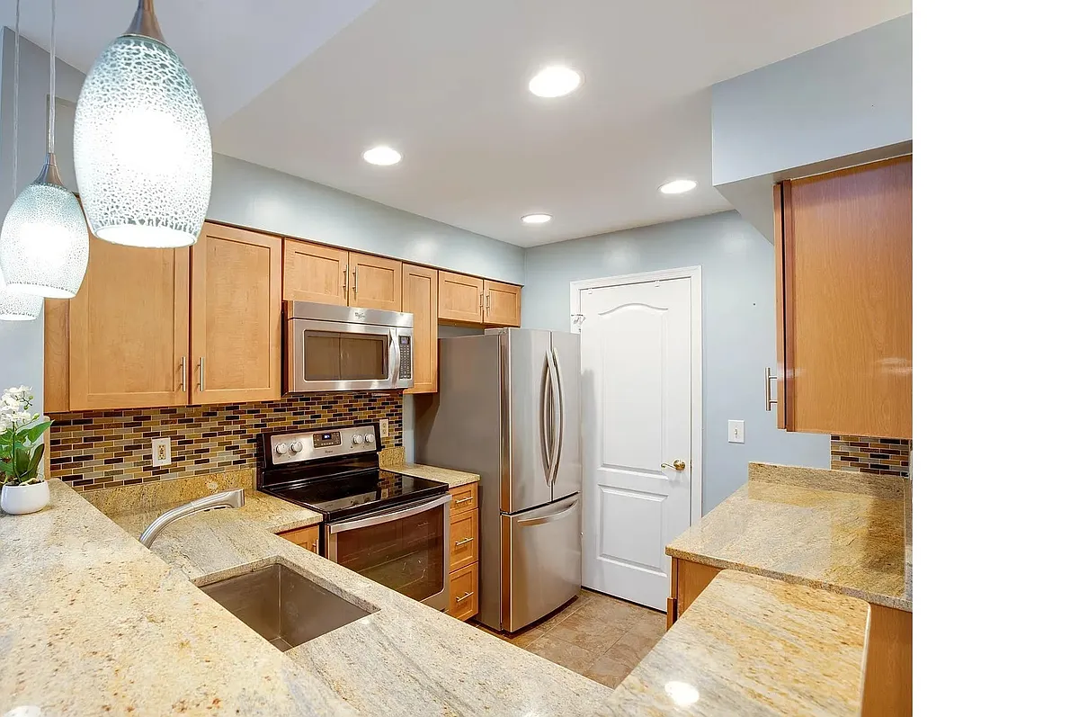 Building Photo - 5608 Willoughby Newton Dr #32