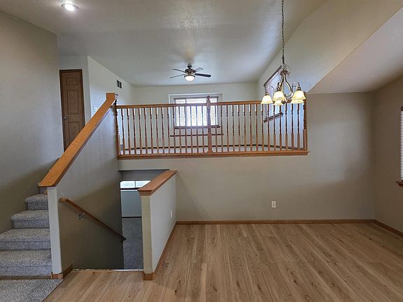 5th image of 484 Daystar Rd