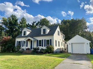 160 Vineyard Rd, Hamden, CT 06517