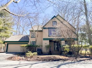 145 Fox Run Rd, Canadensis, PA 18325