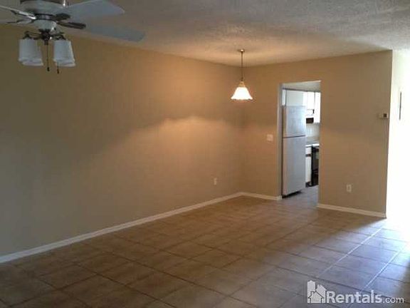 3rd image of 262 Autumn Ln APT D