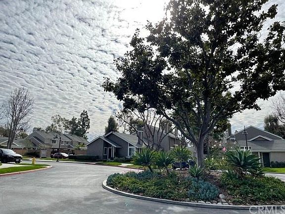 4th image of 32 Elderglen #36