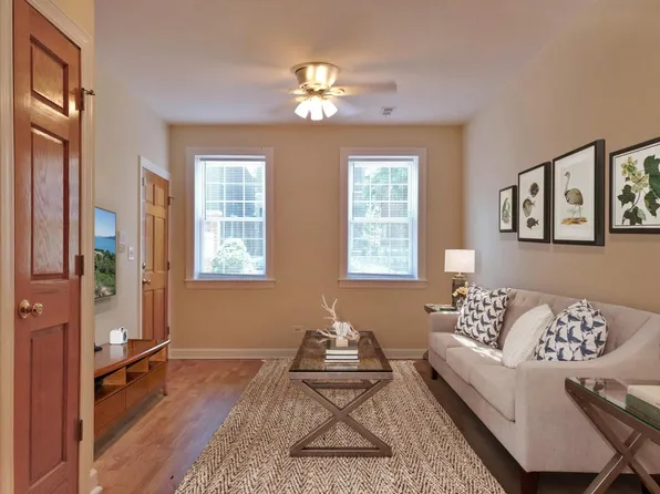 730 N Elizabeth St, Chicago, IL 60642