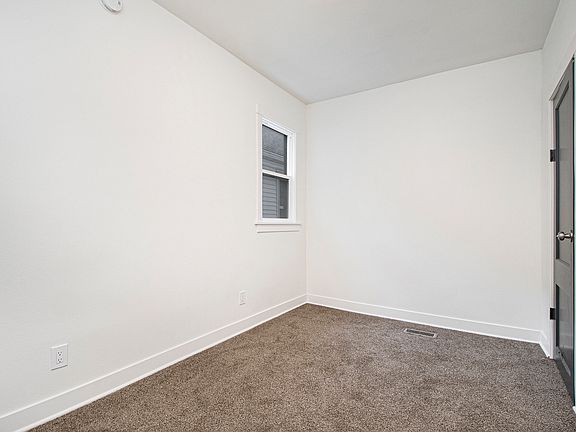 5th image of 1036 Park St SW