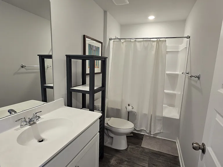 Full upstairs bathroom