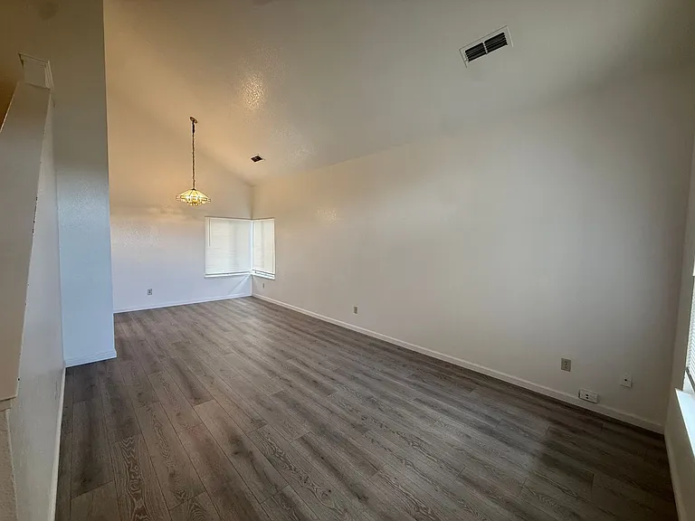 9 Raindrop Ct — Photo 3
