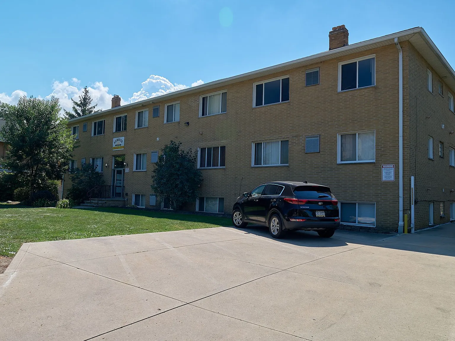 Sunrise Apartments — Photo 2