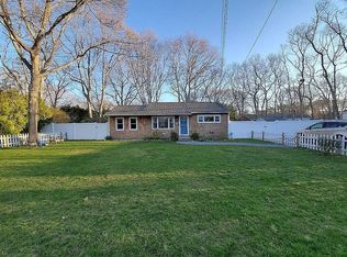 18 Palo Alto Dr, Hampton Bays, NY 11946