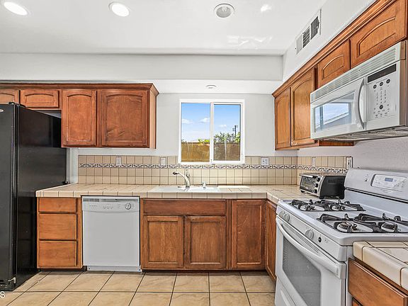 5th image of 12707 Bradley Ave