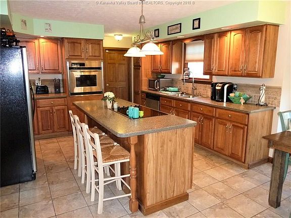 3rd image of 5221 Lee Ln