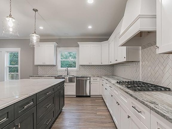 2nd image of 590 Stoneledge Dr
