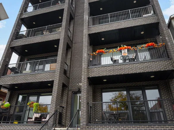 1511 W Irving Park Rd #4W, Chicago, IL 60613