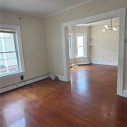 2nd image of 228 Baker St