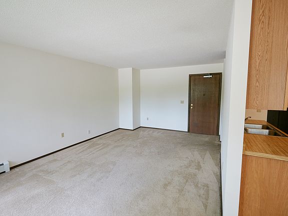3rd image of 3219 Douglas Dr N #102