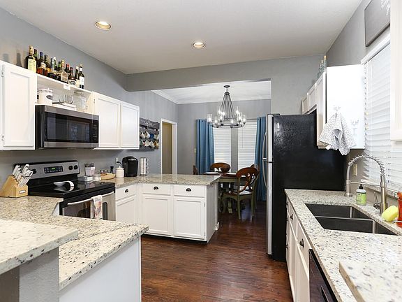 2nd image of 130 Cibolo Basin Dr