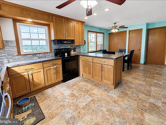 4th image of 487 Prospect Rd