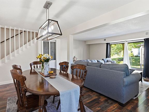 3rd image of 2102 Bayside Ct