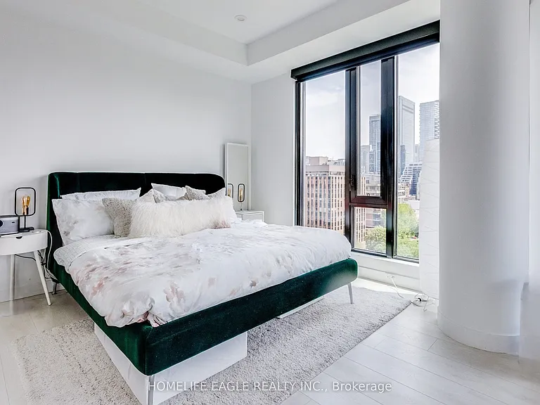 505 Richmond St W #827 — Photo 26