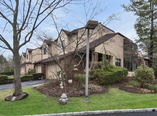 15 Brookridge Rd, New Rochelle, NY 10804