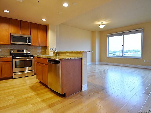 5th image of 215 N CENTER #605