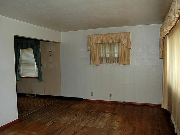 4th image of 1228 Corby Blvd
