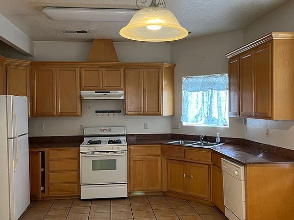 3rd image of 4743 Spanish Sun Ave NE