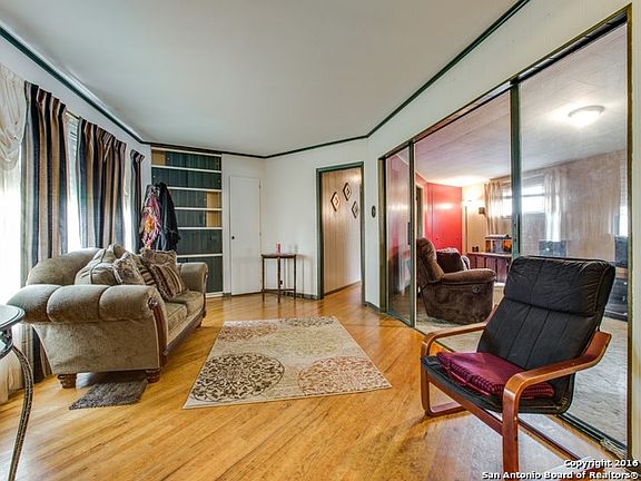 5th image of 102 Frances Jean Dr