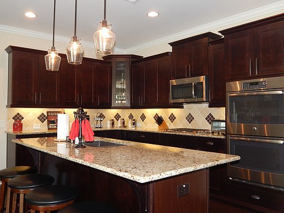 5th image of 219 Clover Ln