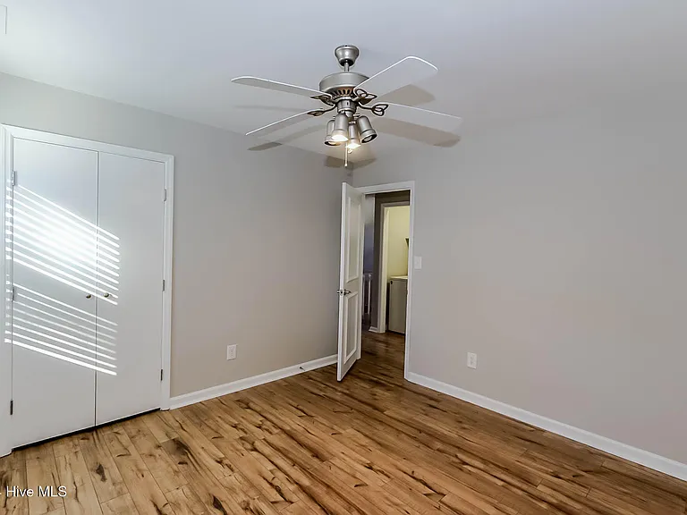 2901 Mandy Ln — Photo 24