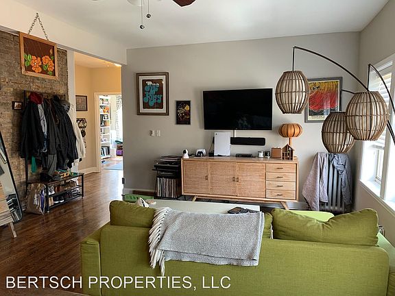 3rd image of 2822 W Montrose Ave #3