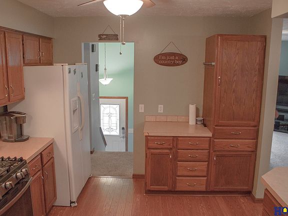 4th image of 8722 Honey Locust Dr